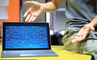 邹平 api php源码,下载的php源码怎么运行呢？